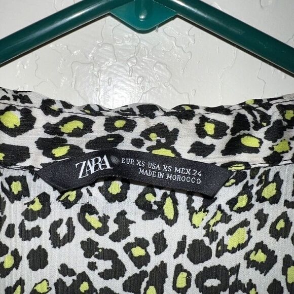 Zara Cheetah Animal Print Silky Long Sleeve V-Neck Blouse Womens XS - Picture 5 of 7